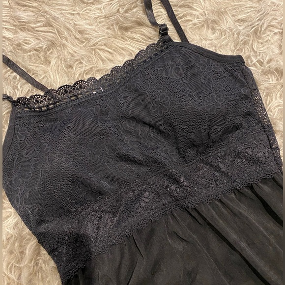 Veil and Lace Night Gown - Picture 10 of 12